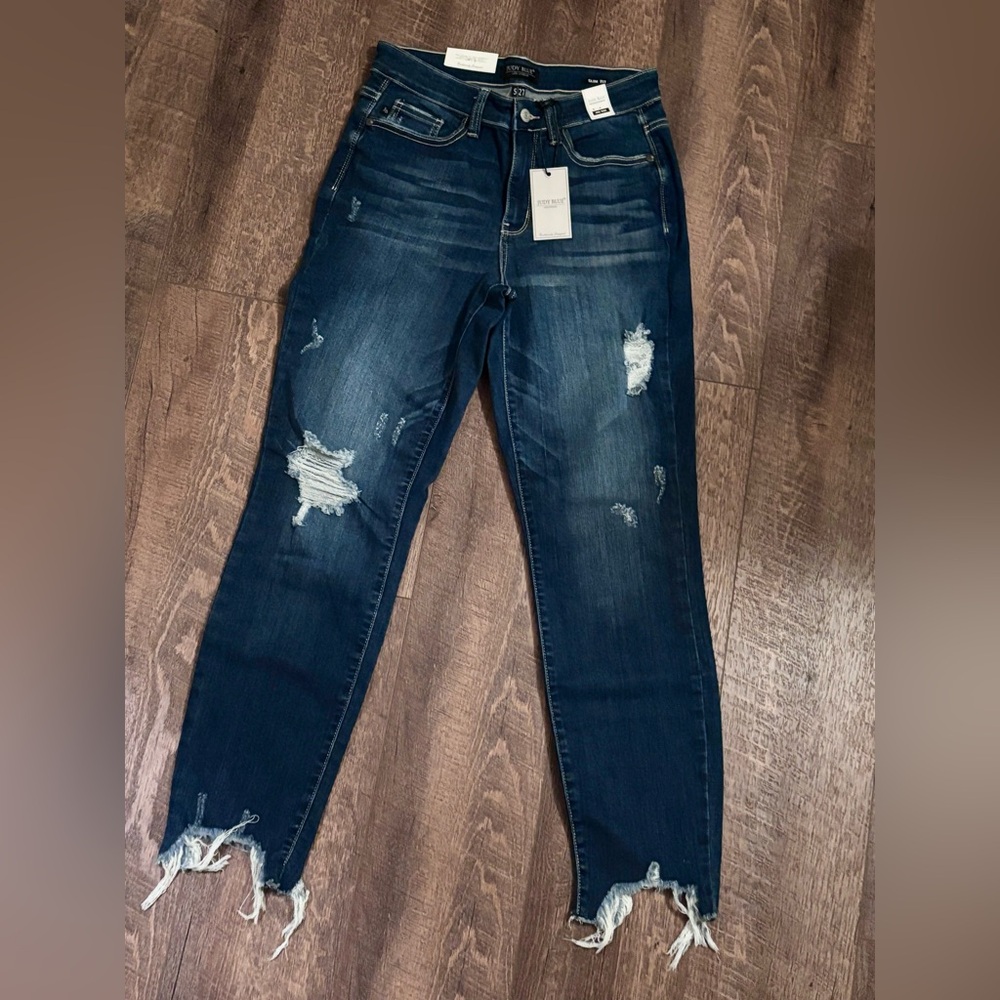 NWT Judy Blue 5/27 mid rise, frayed